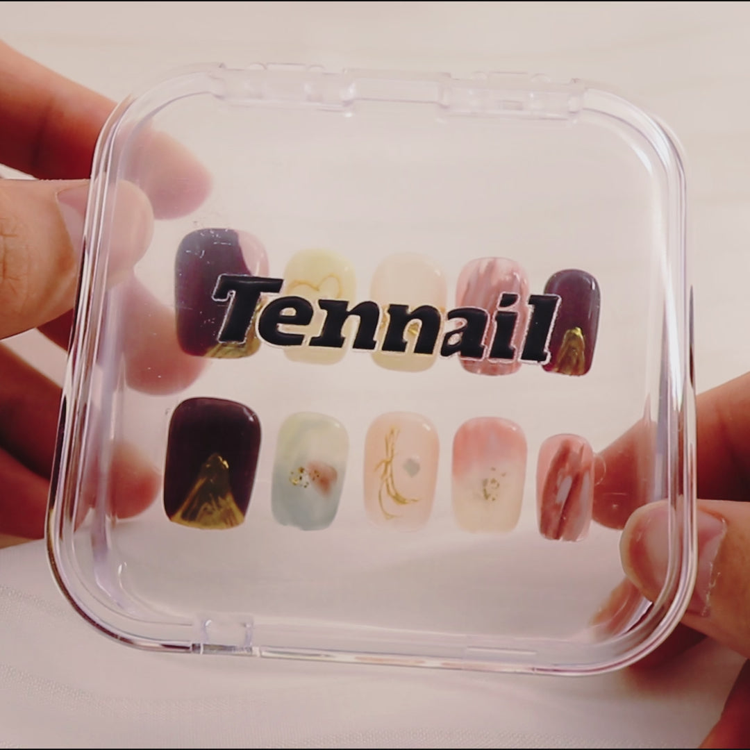 Video shows TenNail's Autumn Glaze Cross Nails: Handmade press - ons with tar - like smudges catch the light as hands move, creating a luxurious and cozy autumn - winter style that's perfect for enjoying the autumn and winter seasons.
