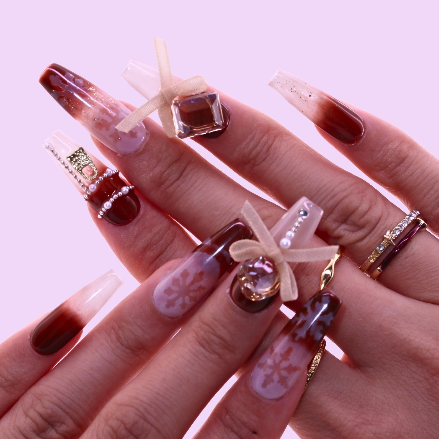 Close-up of a hand with decorative nail art, Tennail handmade press on nails.